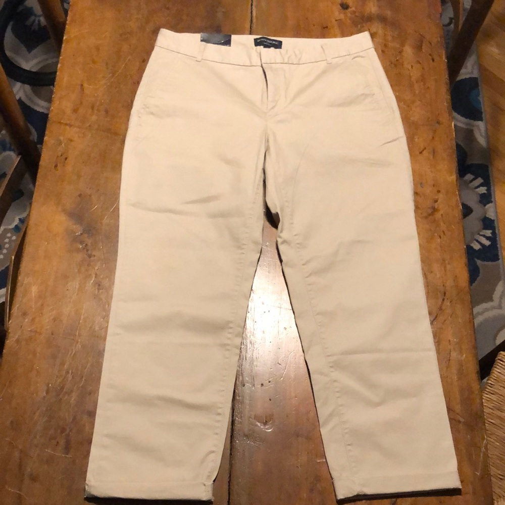 Banana Republic Chino pant, size 8 NWT